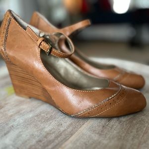 Adrienne Vittadini Wedge Brown Leather Pumps